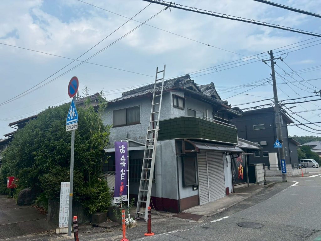 池田市で瓦屋根点検、漆喰の剥がれと棟まわりの浮きが見られた屋根の現地調査